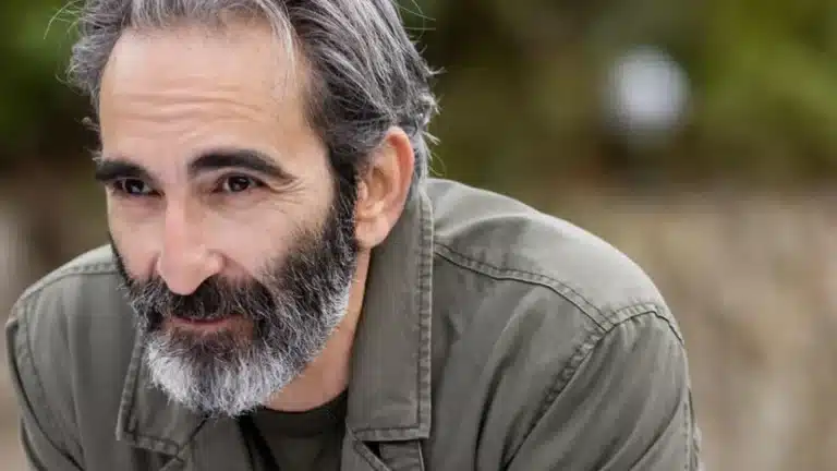 Fırat Tanış in the series “Great Lunatics”