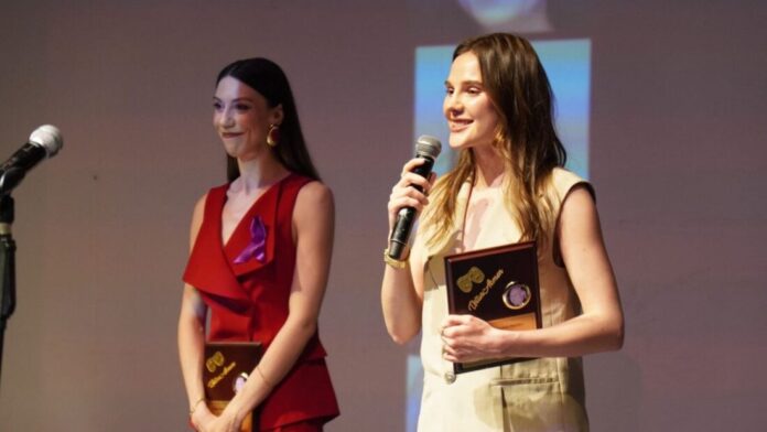 Alina Boz Wins First Theater Award for Palamut Zamanı Role